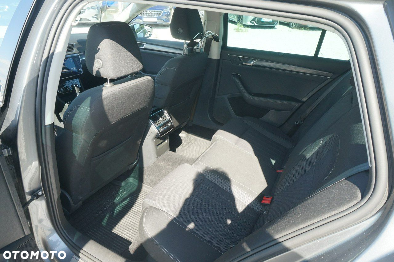 Skoda Superb 2.0 TDI SCR Style DSG - 24