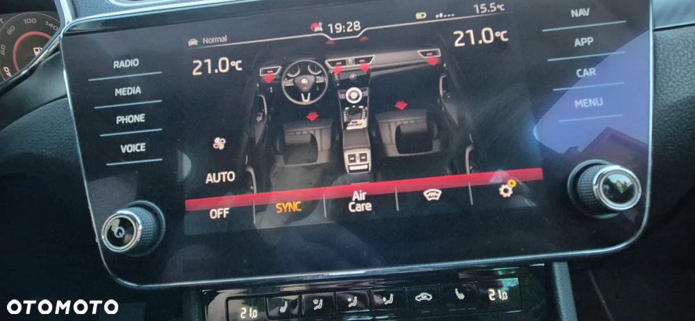 Skoda Superb 2.0 TDI Sportline DSG - 21