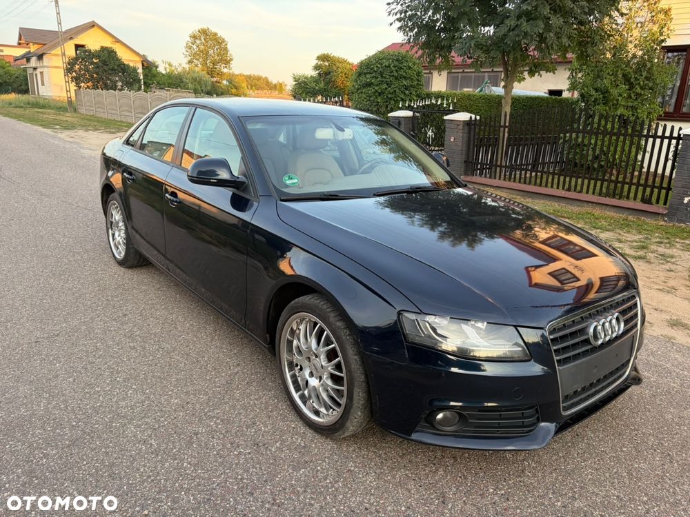 Audi A4 Limousine - 1
