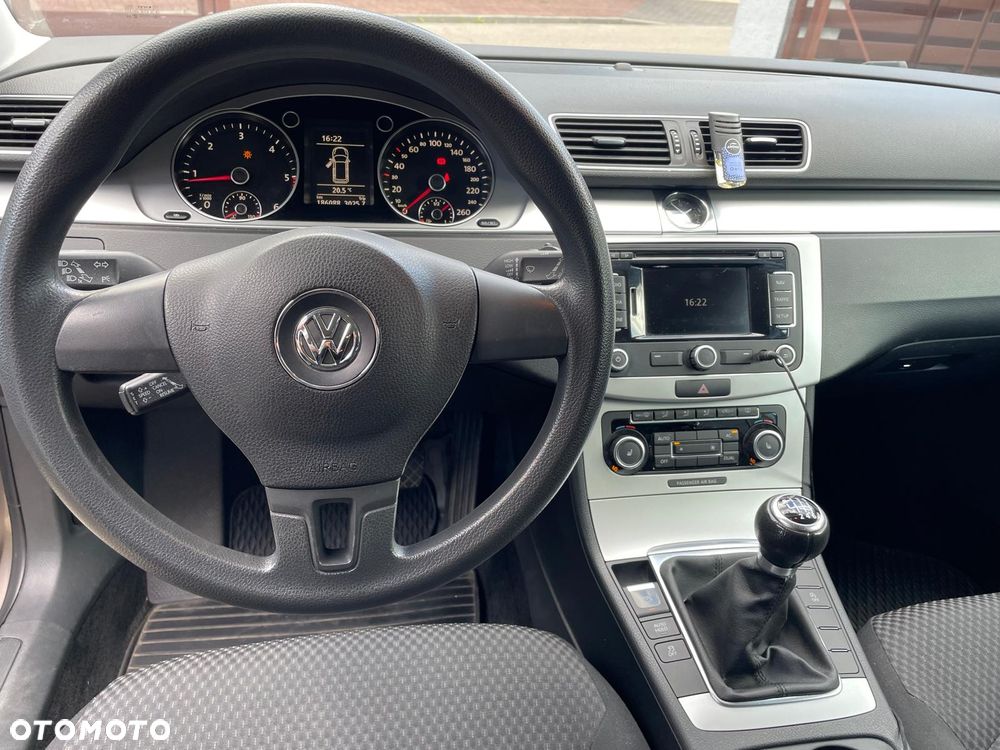 Volkswagen Passat 1.6 TDI Comfortline - 6