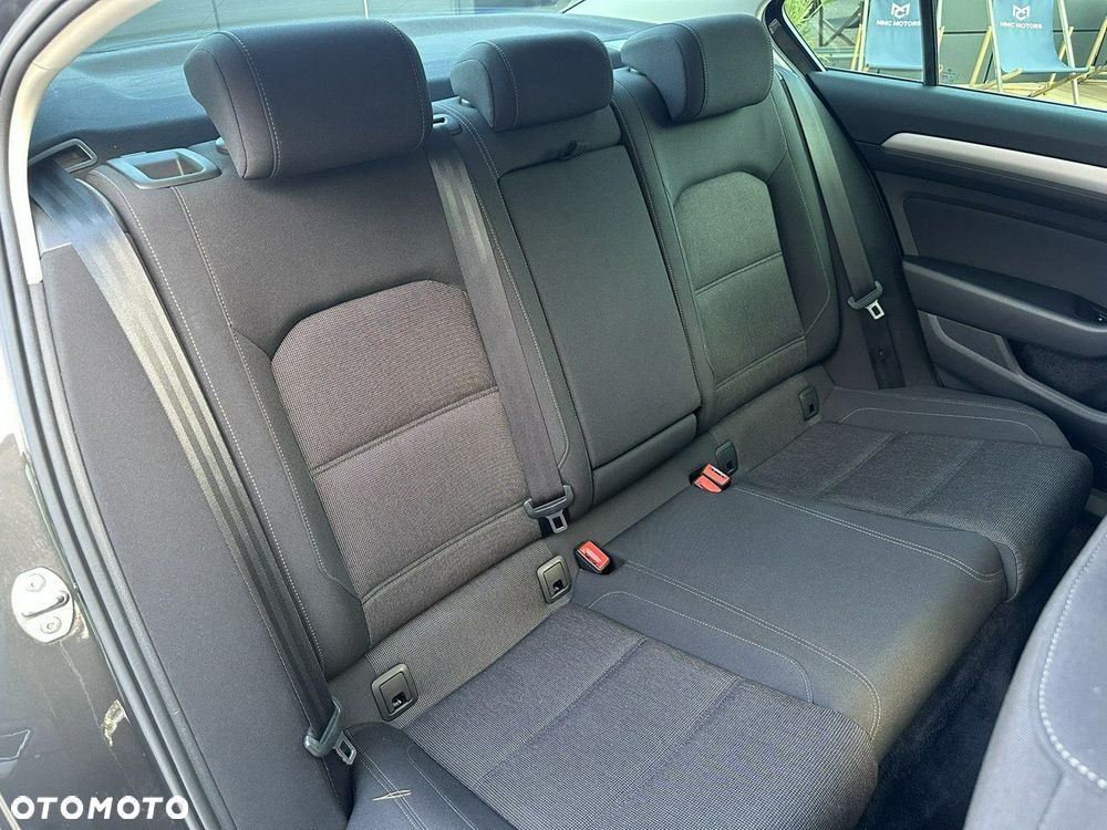Volkswagen Passat - 19