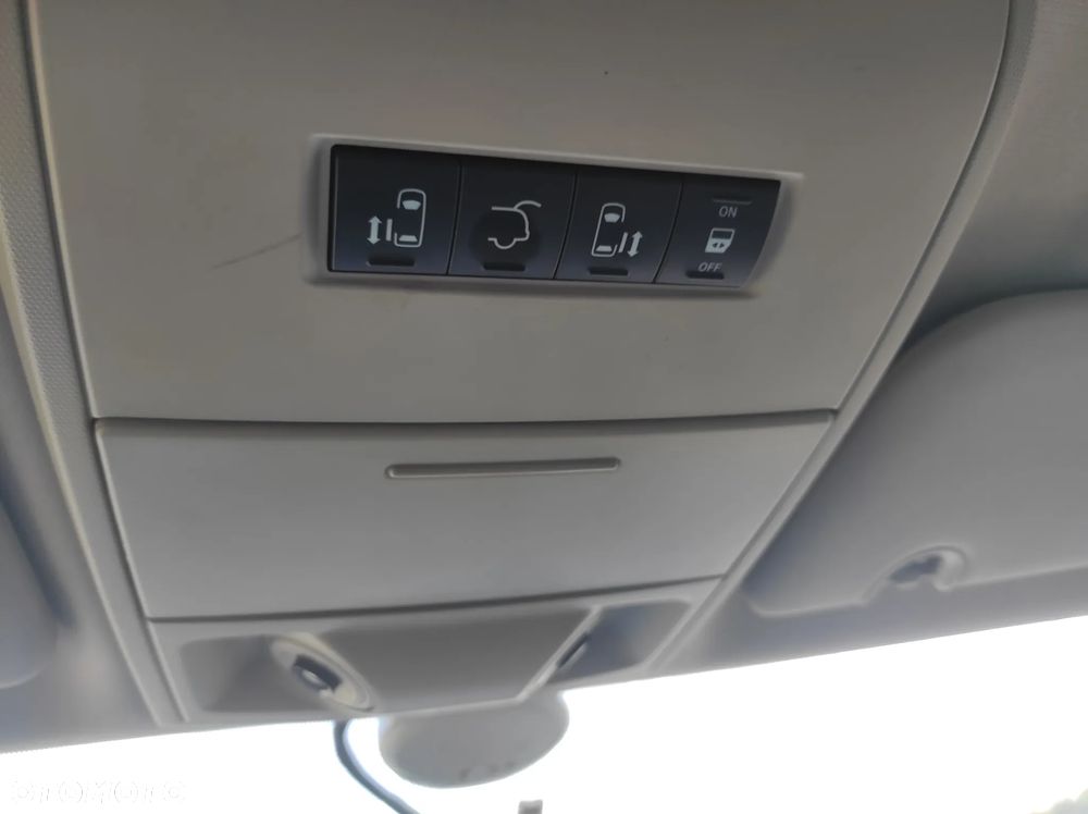 Lancia Voyager 2.8CRD Gold - 21