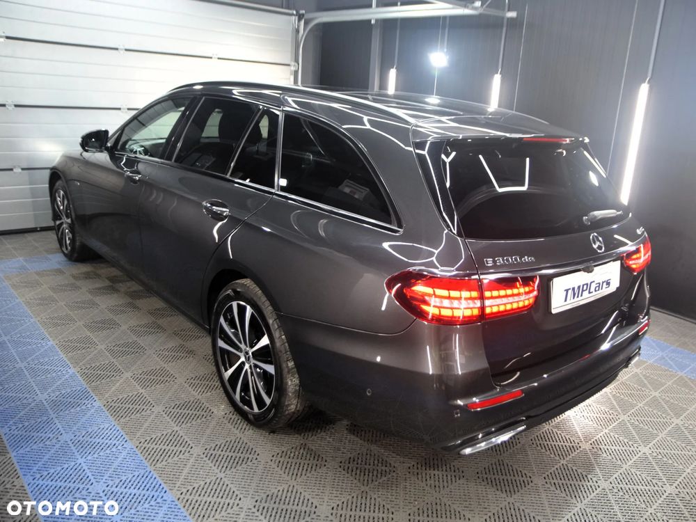 Mercedes-Benz Klasa E 300 de 4Matic 9G-TRONIC - 32