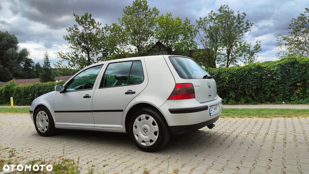 Volkswagen Golf - 2