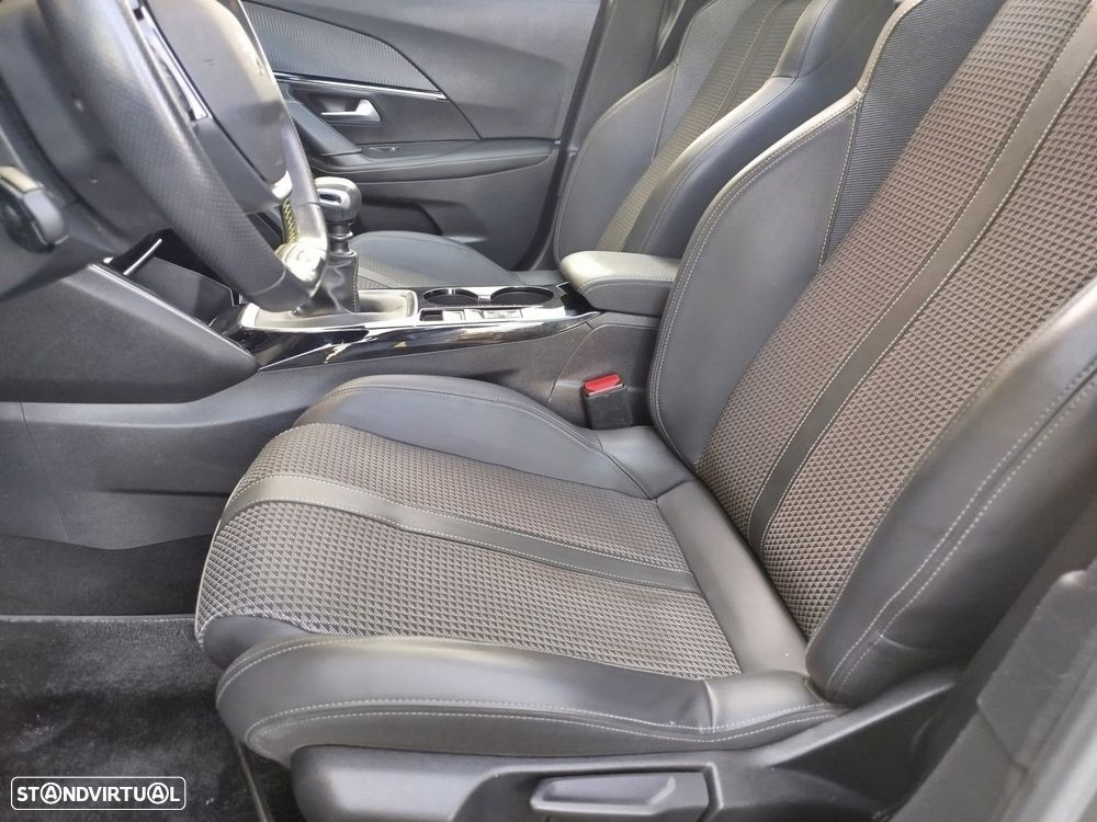 Peugeot 2008 1.2 PureTech GT Line - 23