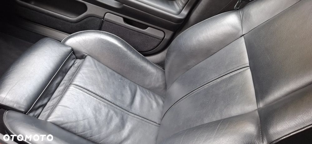 BMW Seria 7 735i L - 39