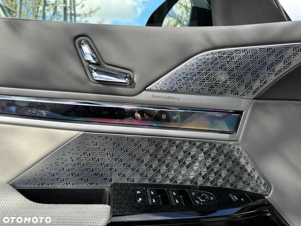 BMW i7 105.7kWh M70 xDrive - 11