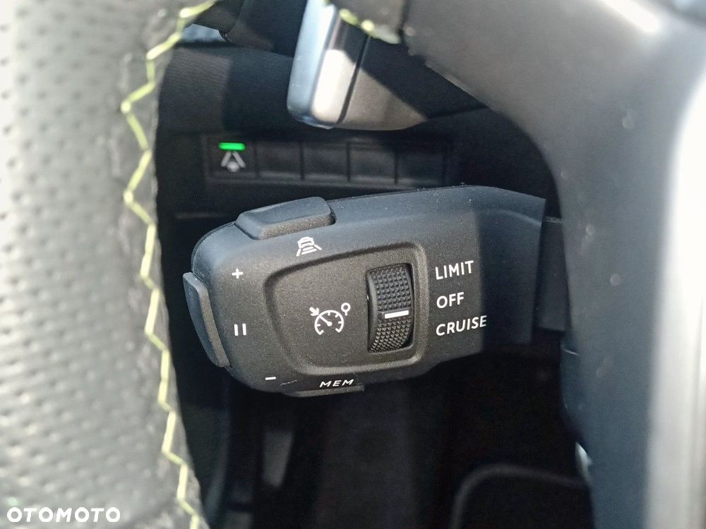 Peugeot 2008 1.2 PureTech GT S&S EAT8 - 22