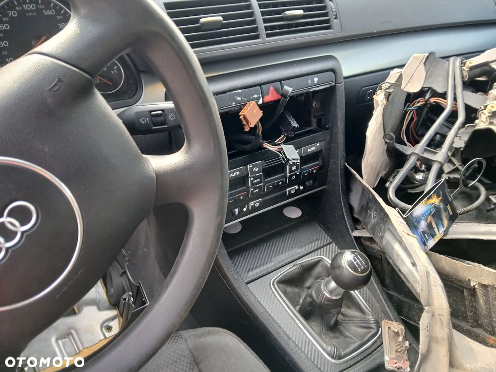 audi A4 B6 sedan LA fotel fotele kanapa deska kokpit podsufitka boczek boczki klamka podłokietnik - 5