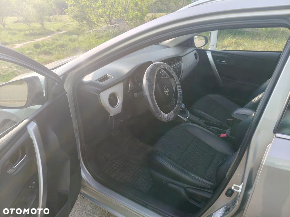 Toyota Auris ver-1-8-hsd-luna - 9