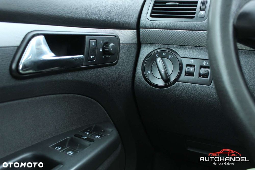 Volkswagen Touran - 11