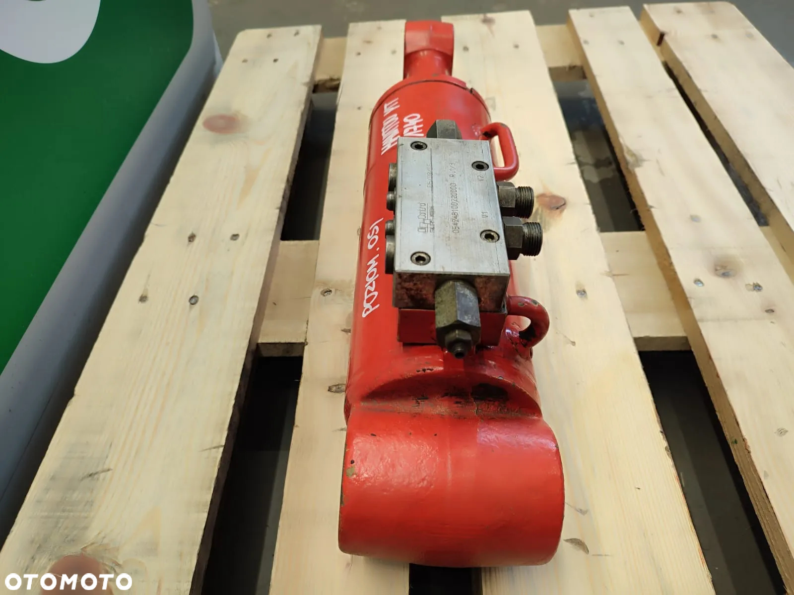 Zawór 05424B100220000 siłownika poziomowania osi MANITOU MT1440 - 8