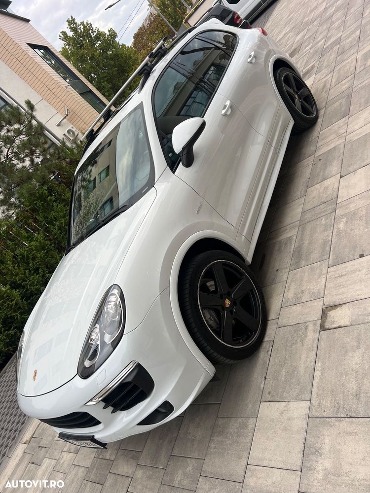 Porsche Cayenne 3.0 L - 2