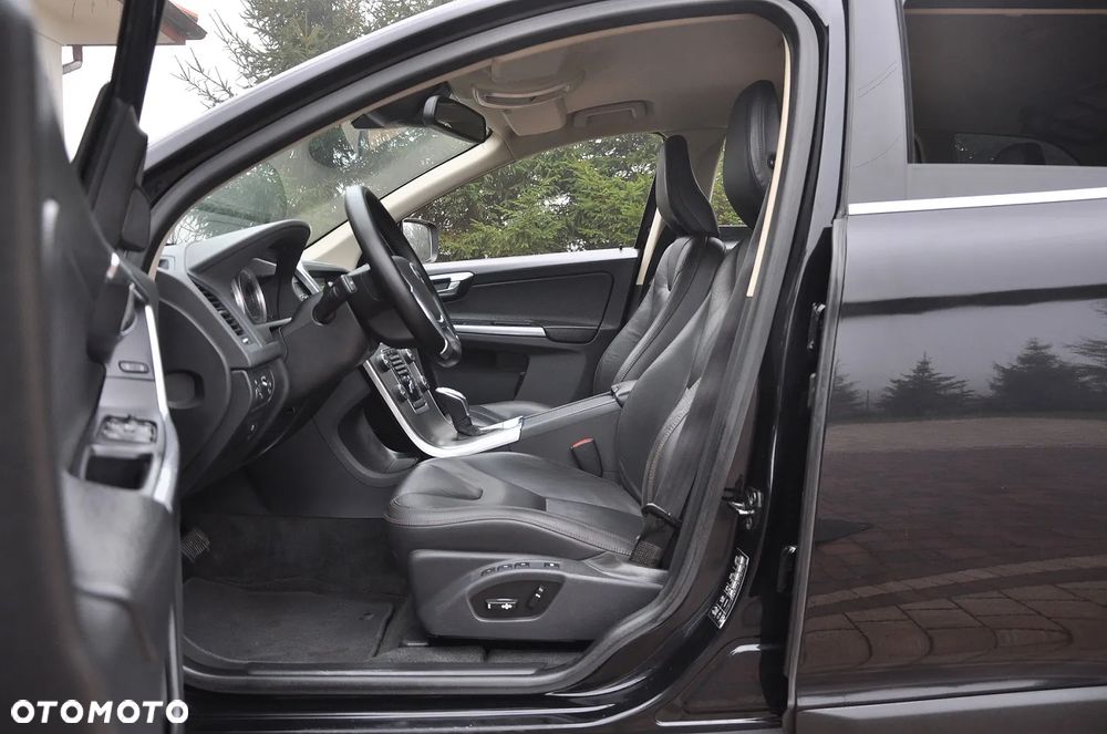 Volvo XC 60 D4 AWD Geartronic Summum - 19