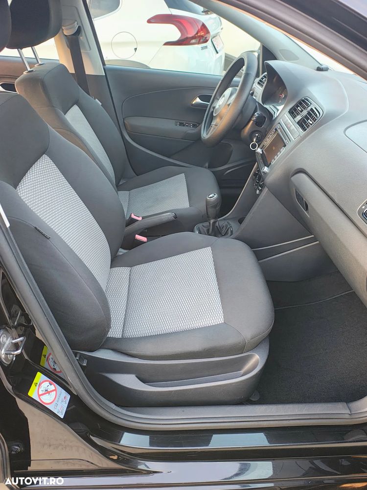 Volkswagen Polo 1.6 TDI Blue Motion Technology Comfortline - 23
