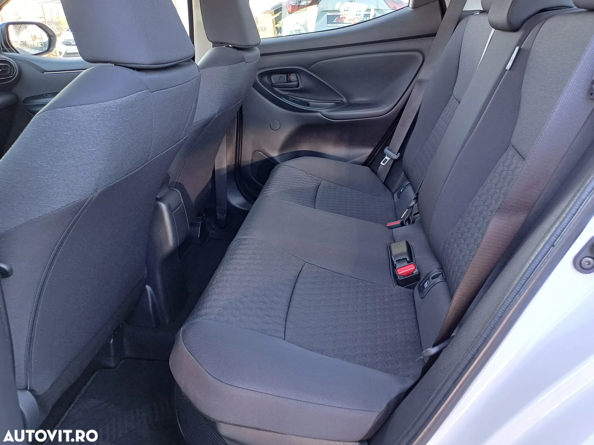 Toyota Yaris 1.5 VVT-i HSD Dynamic - 10