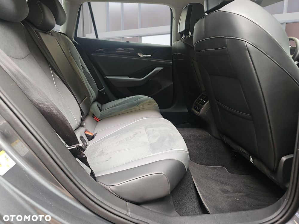 Volkswagen Passat - 11