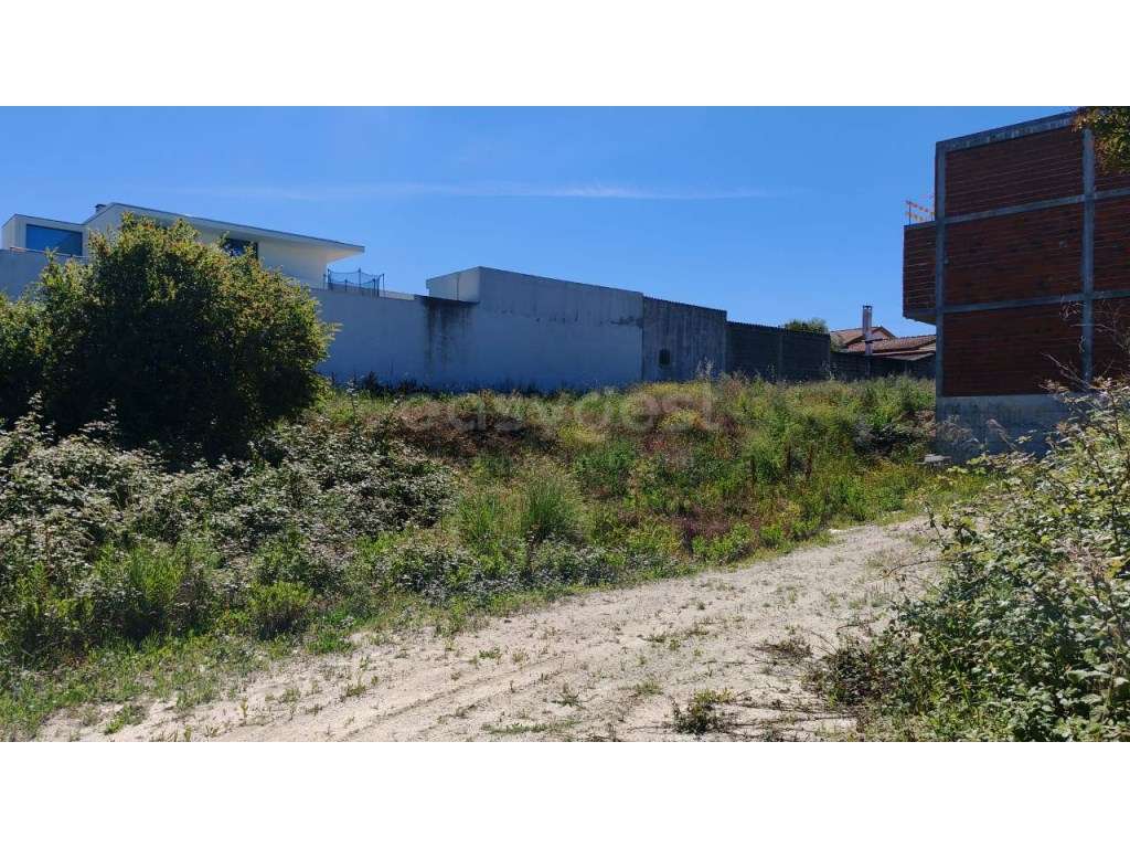 Lote para construção de moradia em zona calma da cidade - Grande imagem: 2/7