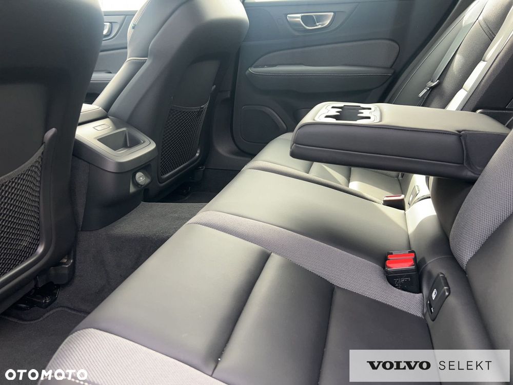 Volvo V60 B4 B Plus Dark - 22