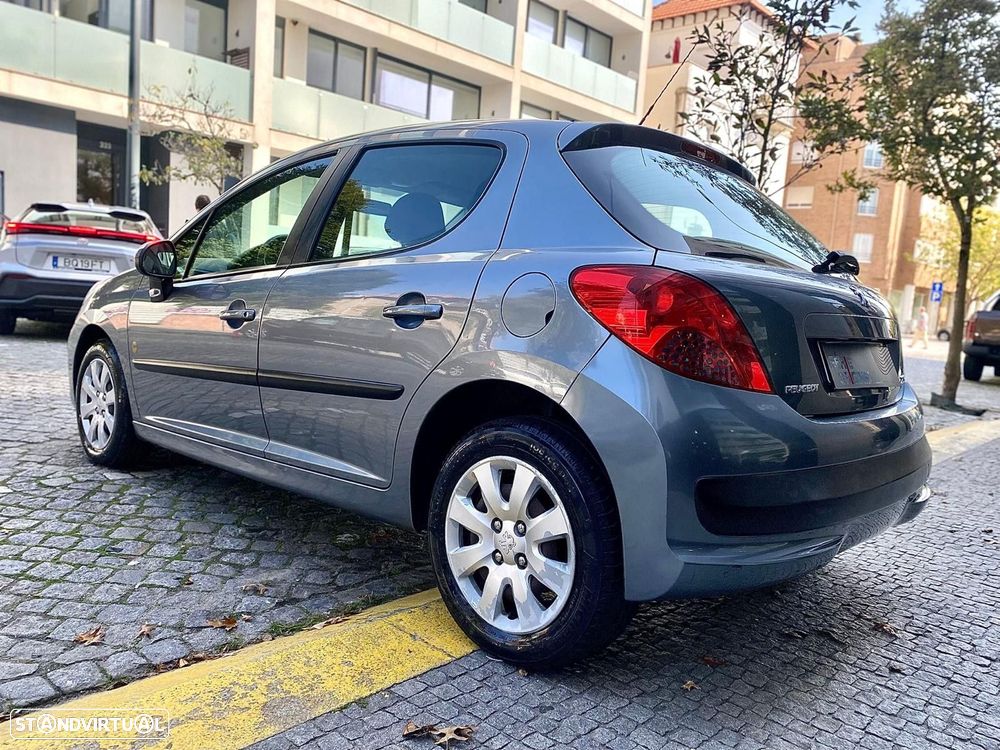 Peugeot 207 1.4 16V Active - 11