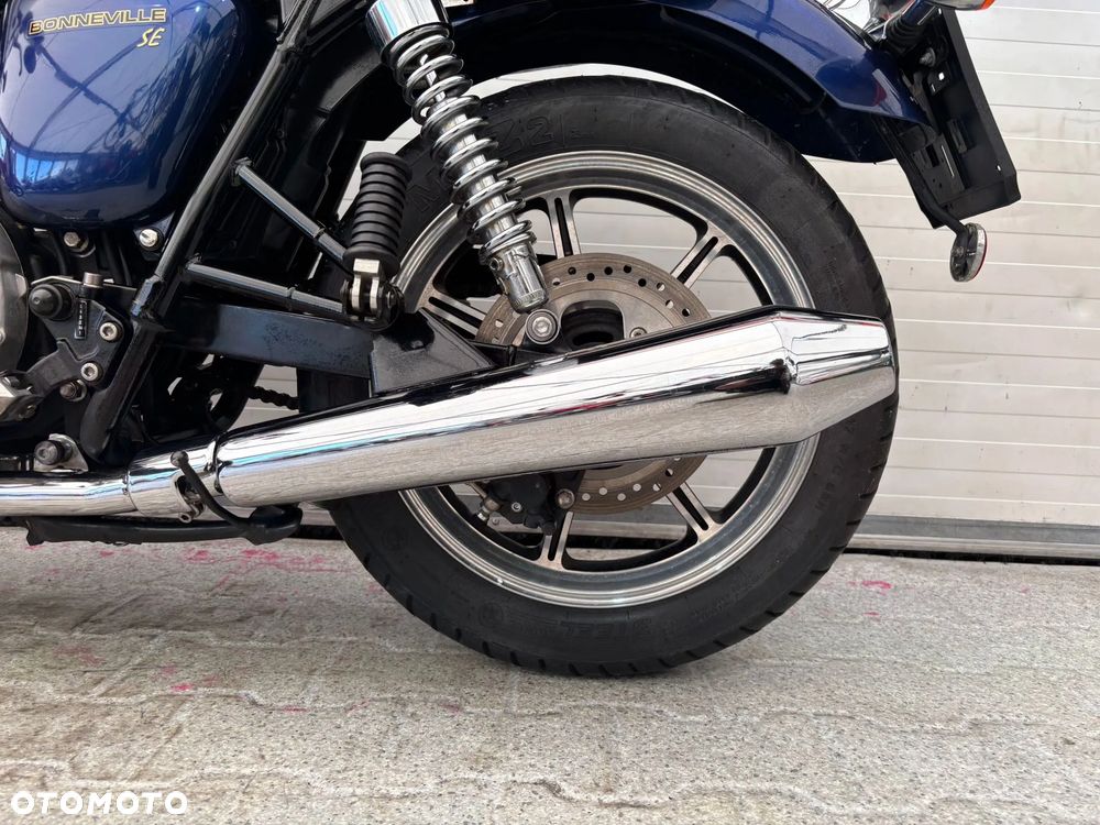 Triumph Bonneville - 24