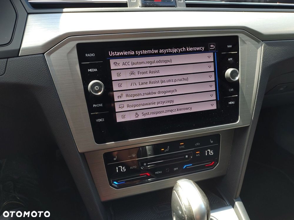 Volkswagen Passat Variant 2.0 TDI SCR Business DSG - 20