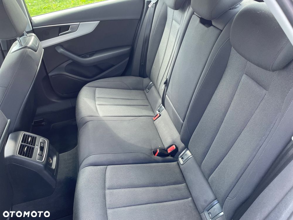 Audi A4 Limousine - 12