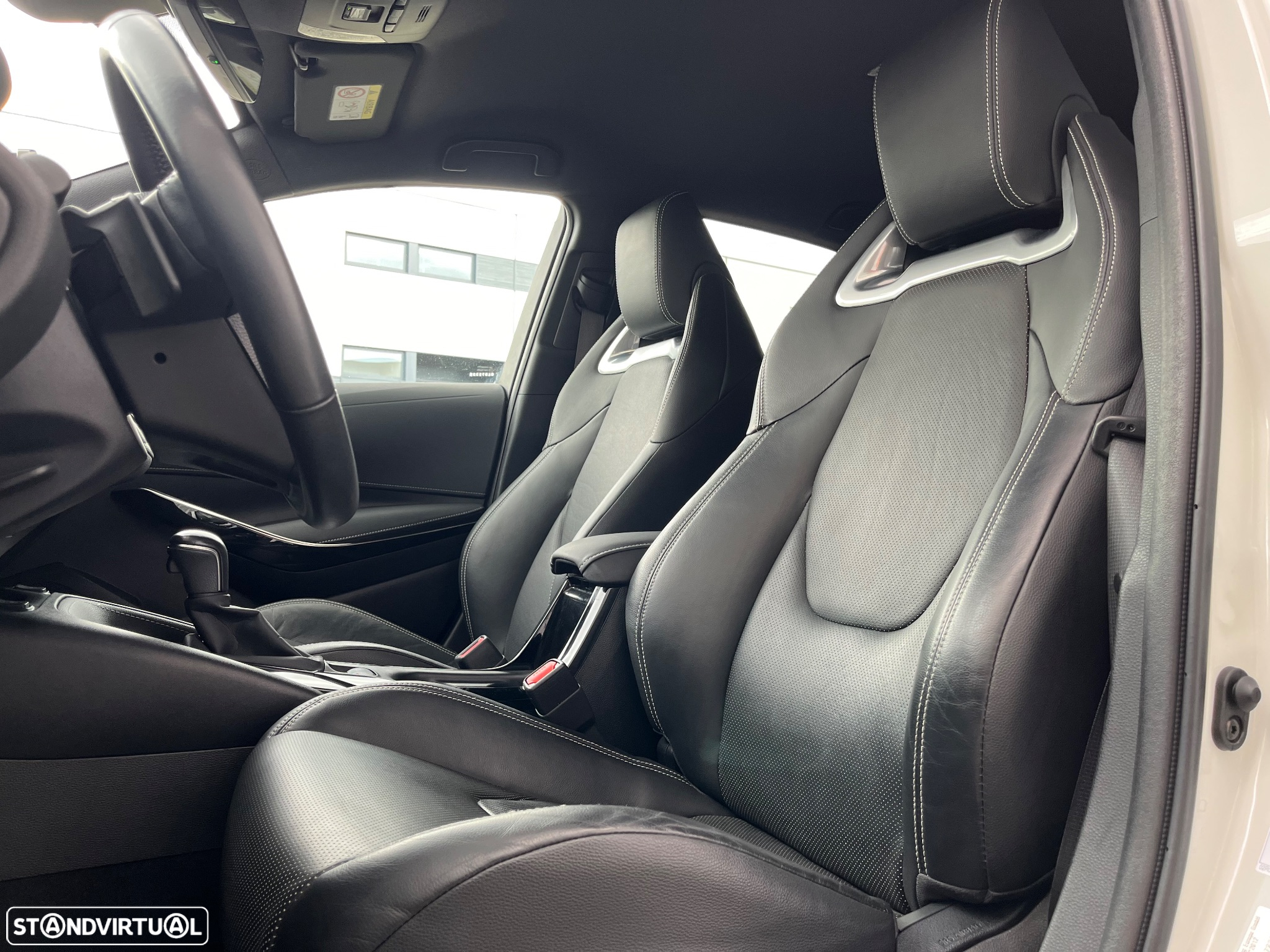 Toyota Corolla 2.0 Hybrid Luxury Black - 25