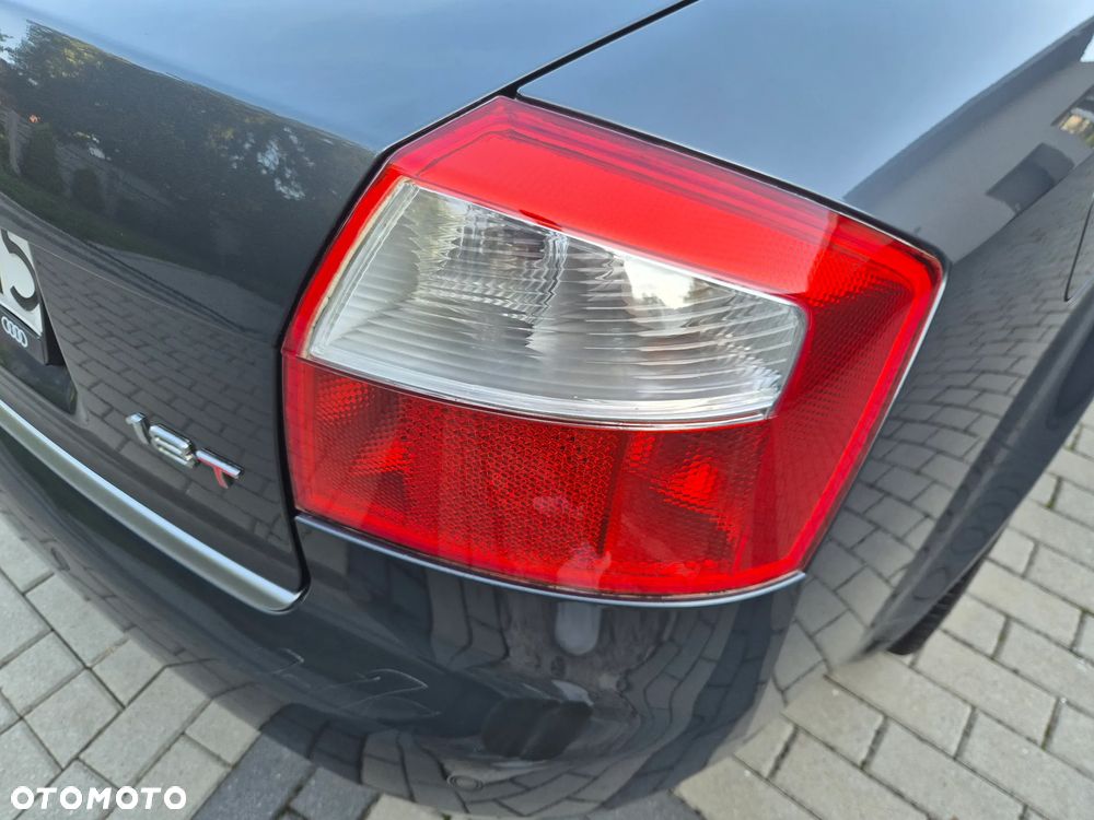 Audi A4 Limousine - 10