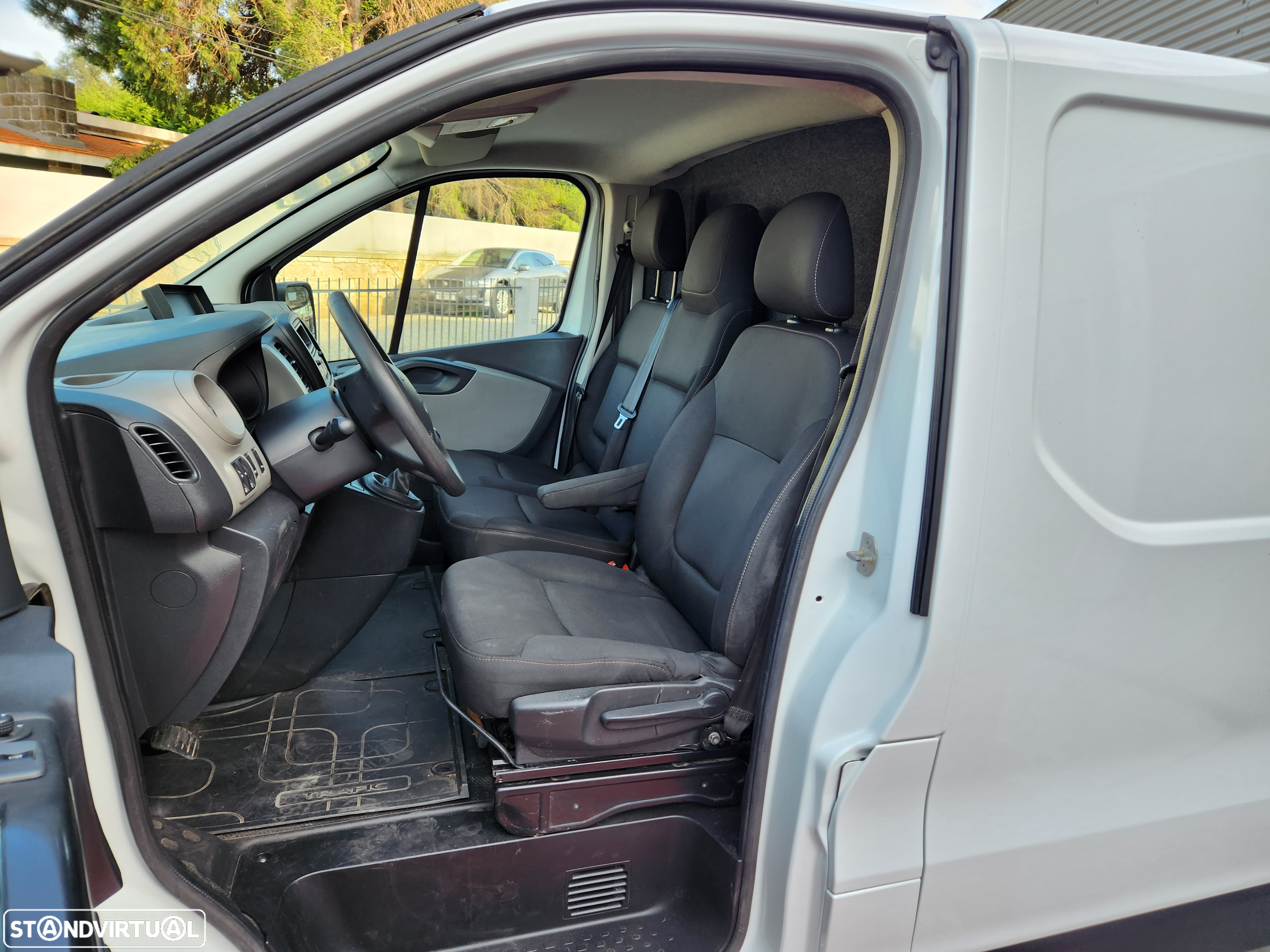 Renault TRAFIC - 10