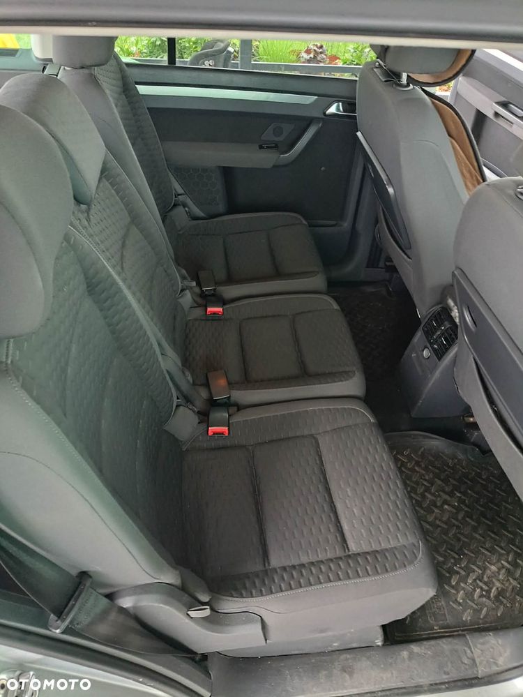 Volkswagen Touran 2.0 TDI DPF Highline DSG - 3