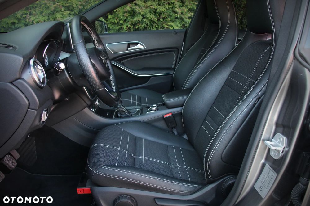 Mercedes-Benz CLA 180 Urban - 15