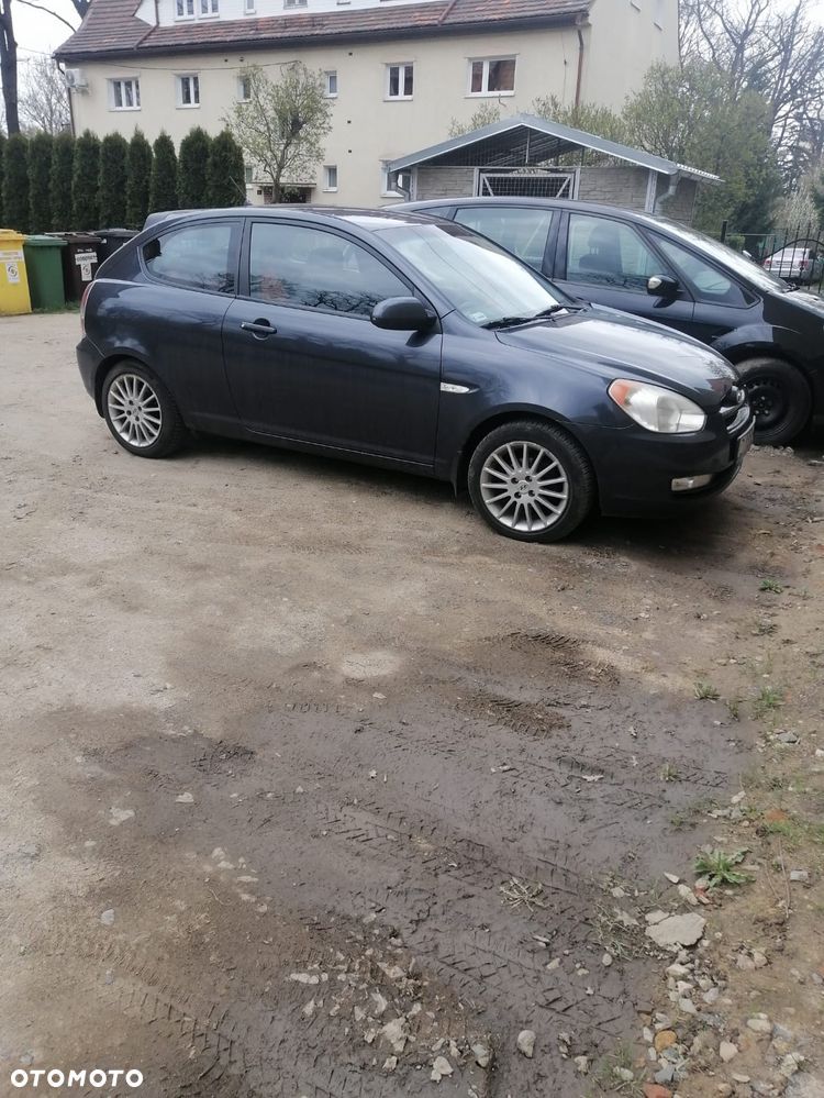 Hyundai Accent - 4