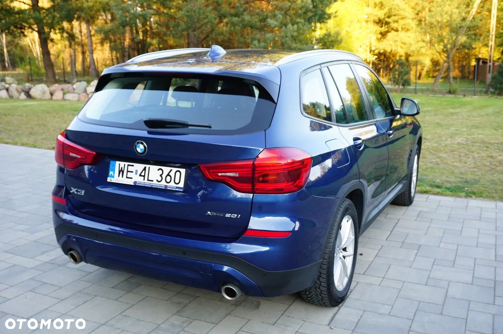 BMW X3 xDrive20i Advantage - 11