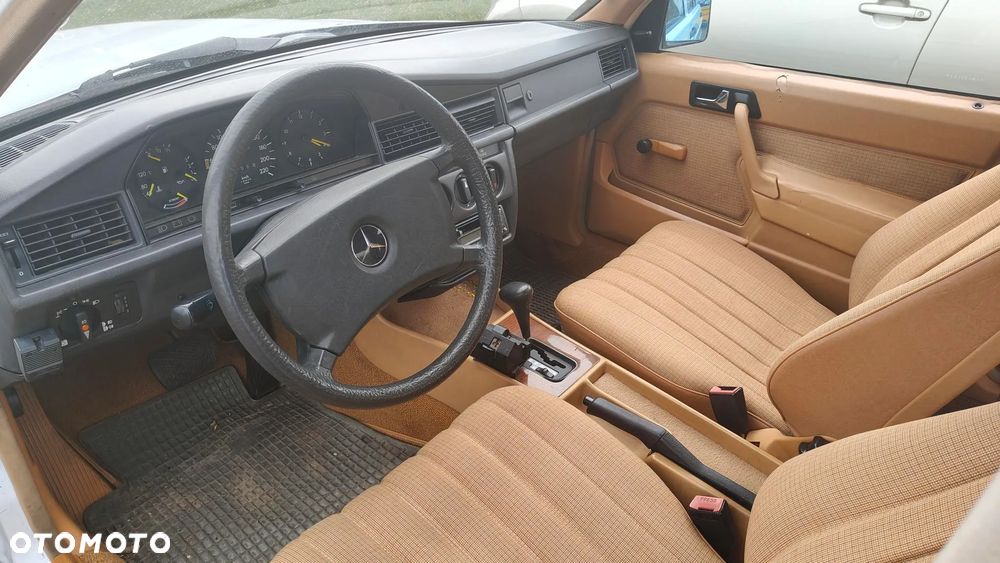 Mercedes-Benz W201 (190) - 5