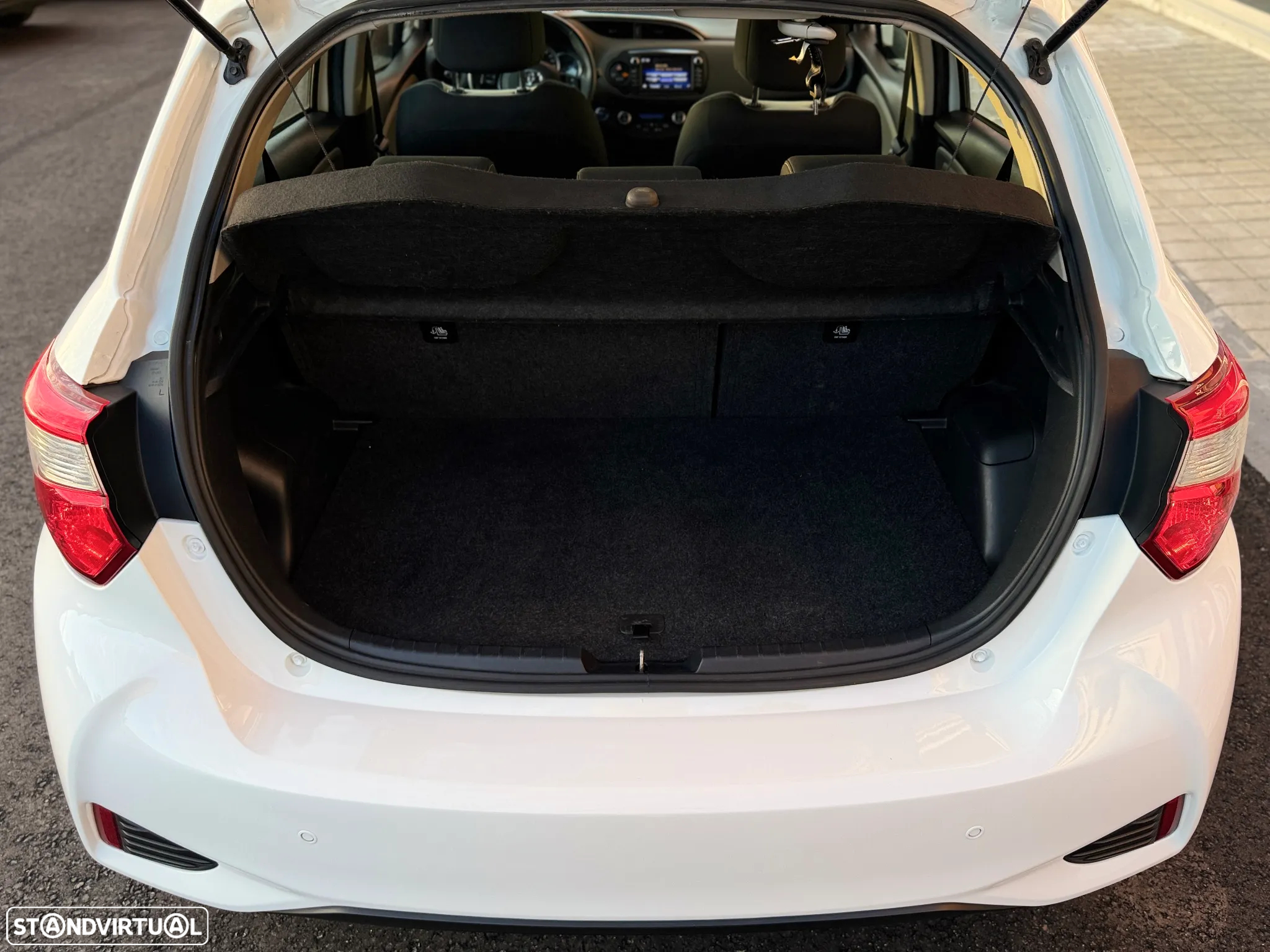 Toyota Yaris 1.5 HDF Comfort - 10
