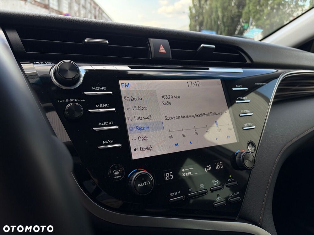 Toyota Camry 2.5 Hybrid Executive CVT - 24