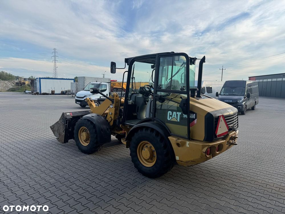 Caterpillar 906M - 4