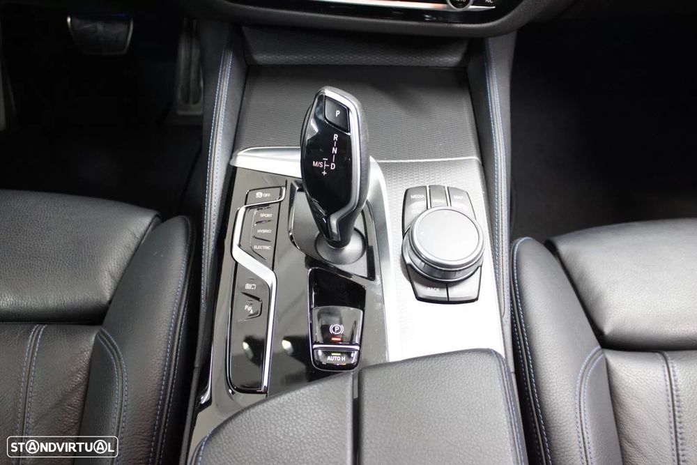BMW 530 e Pack Desportivo M - 35
