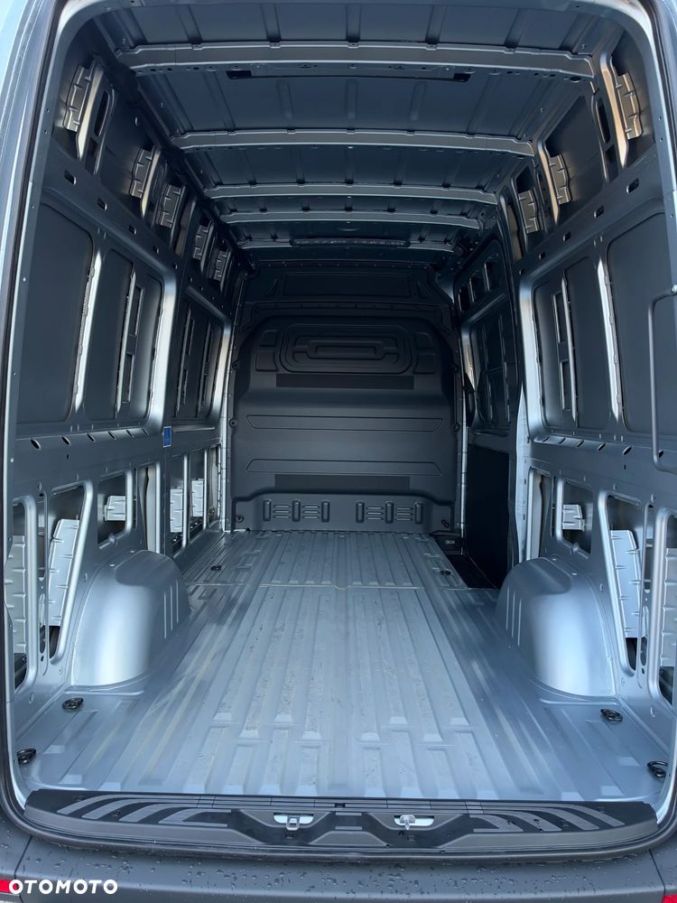 Mercedes-Benz Sprinter - 30