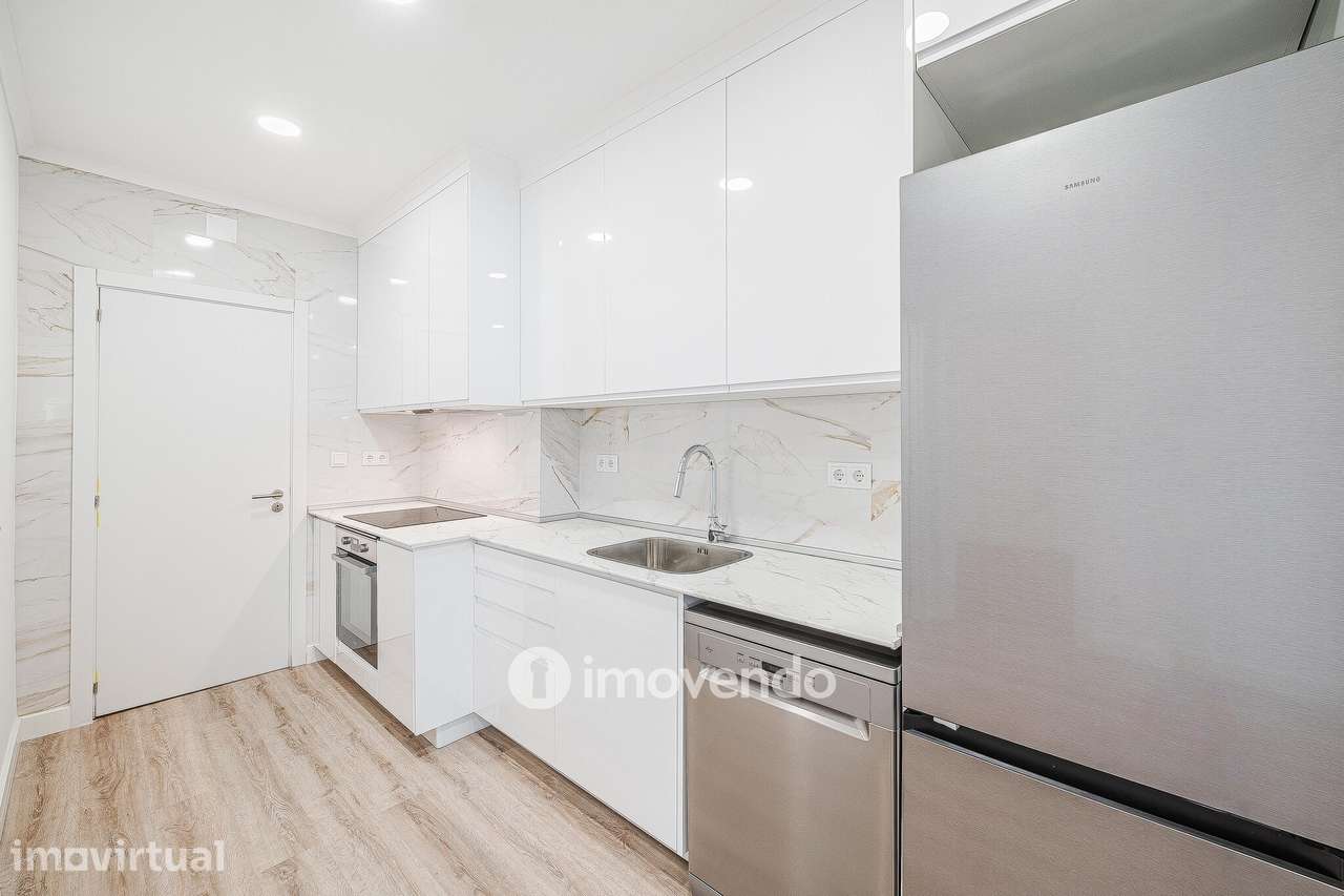 Apartamento T2 totalmente remodelado, com cozinha equipada, em Algés - Grande imagem: 5/37