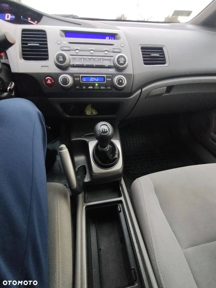 Honda Civic 1.8 Comfort - 11