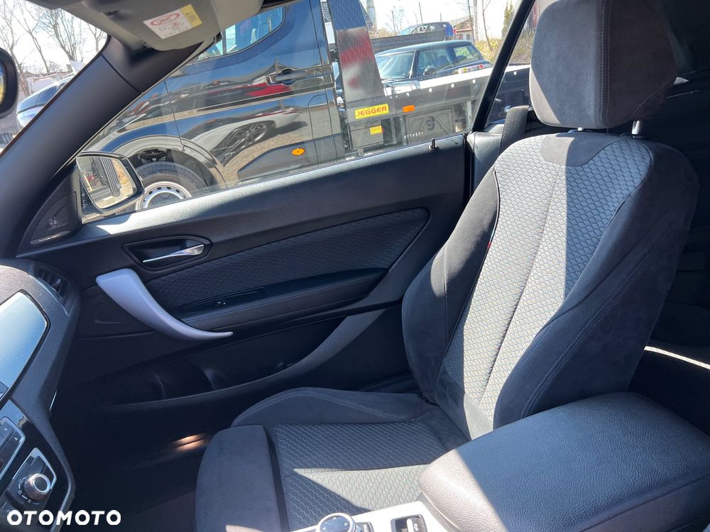 BMW Seria 2 218d - 26