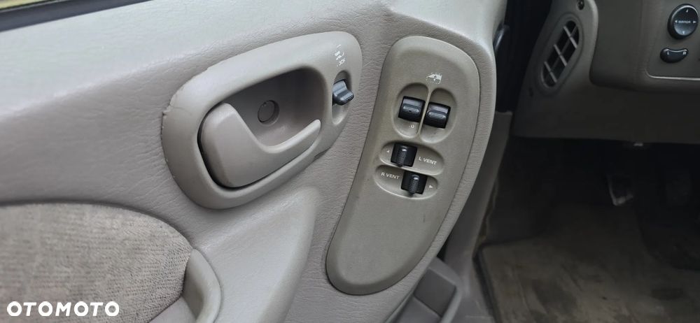 Chrysler Voyager 2.5L CRD SE - 13
