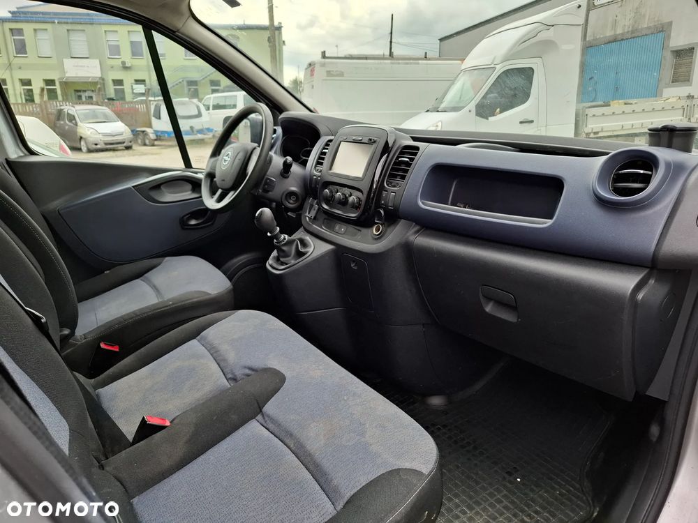 Opel Vivaro - 10