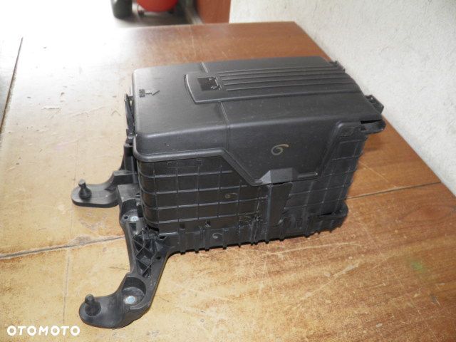OBUDOWA AKUMULATORA VW GOLF VI - 4