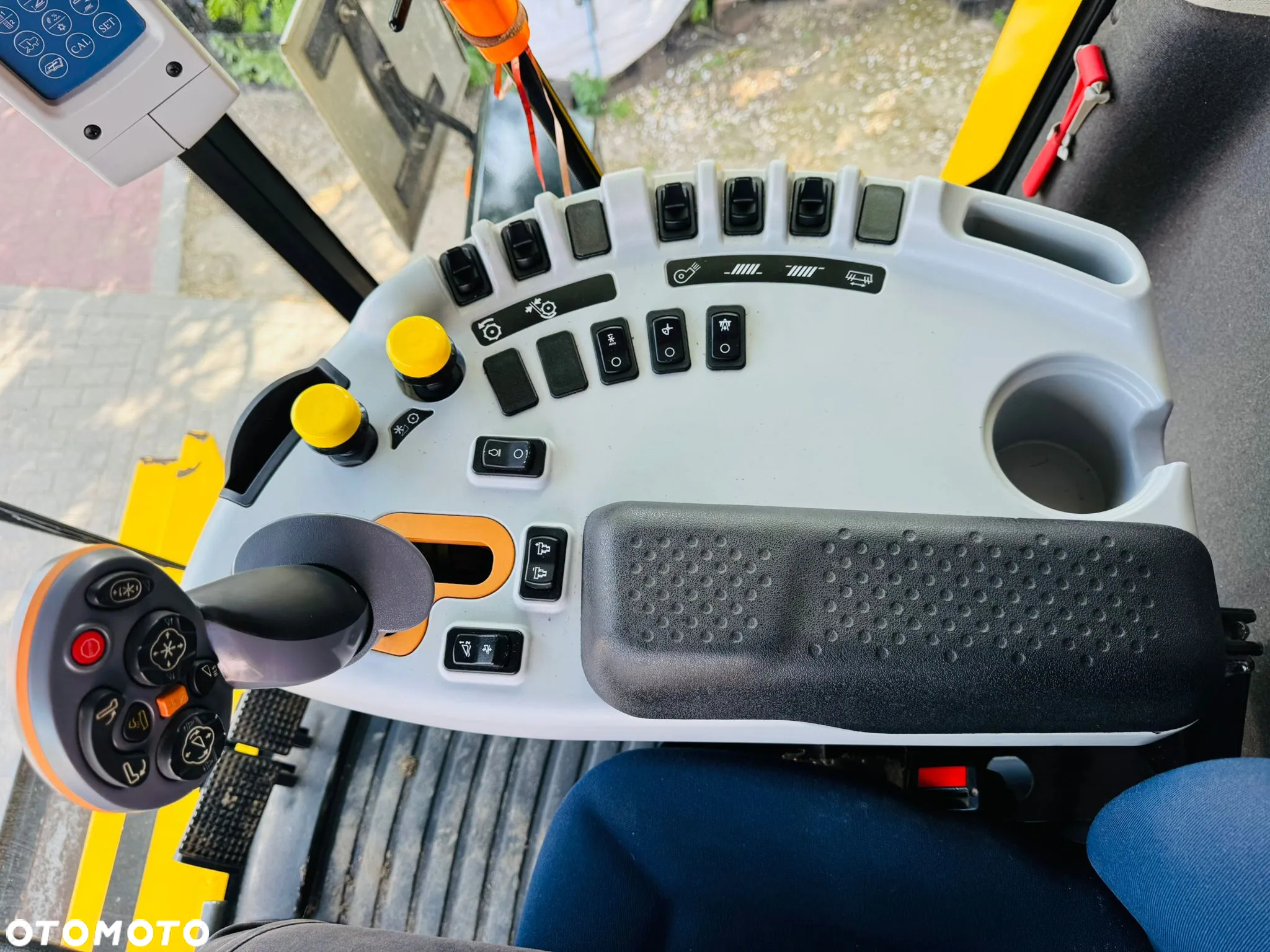 New Holland TC5.70 - 17