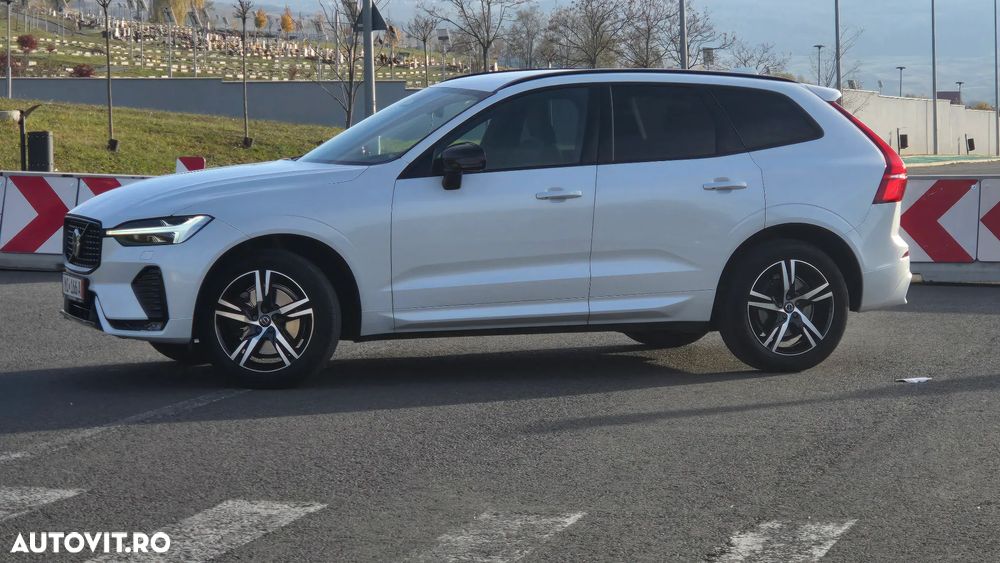 Volvo XC 60 B4 MHEV AWD R-Design - 2