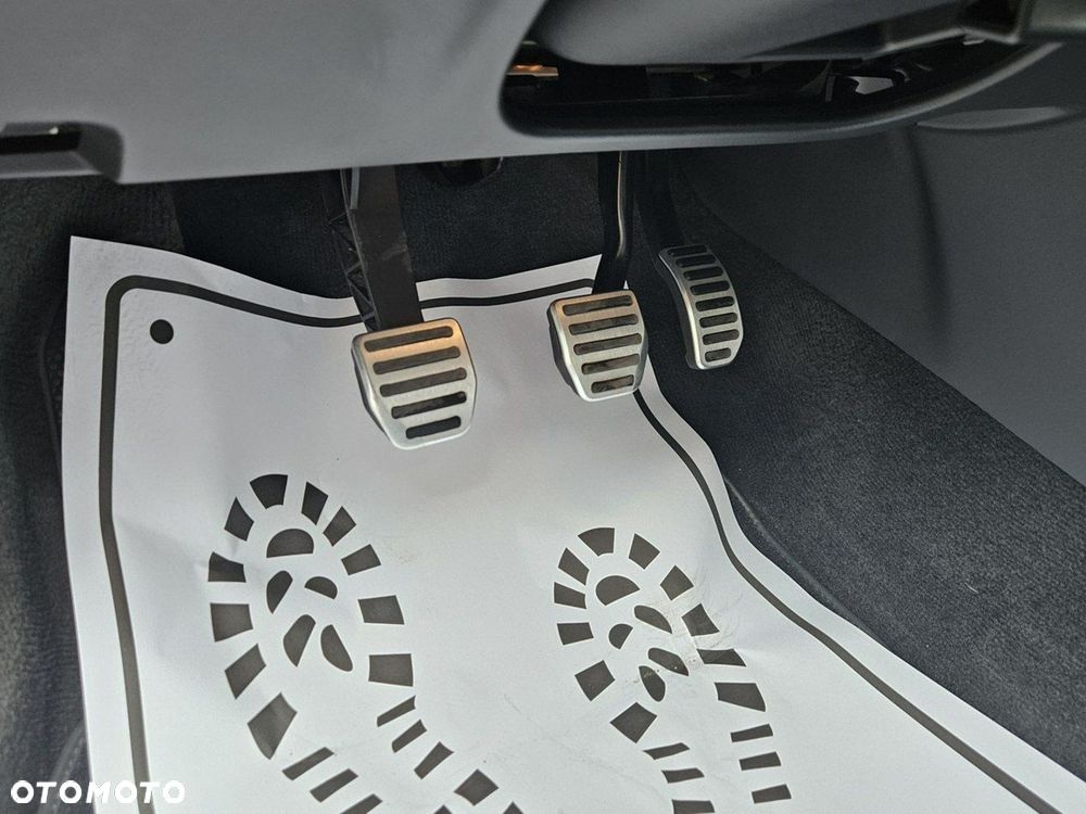 Volvo V60 D4 R-Design Momentum - 32