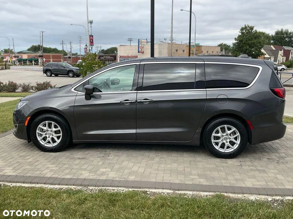 Chrysler Pacifica - 4